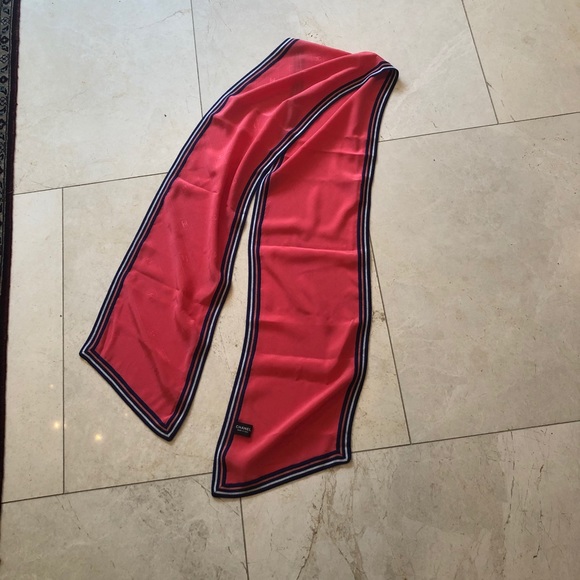 Chanel authentic Print red multicolor silk scarf - Picture 2 of 14